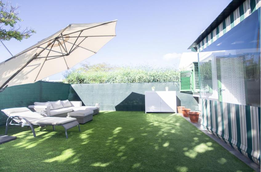 Charming Bungalow With Private Garden 마스팔로마스 외부 사진