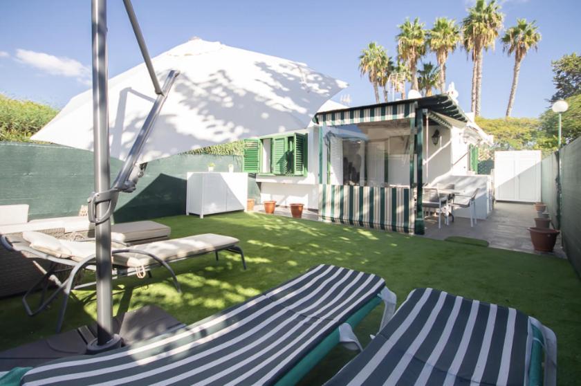 Charming Bungalow With Private Garden 마스팔로마스 외부 사진